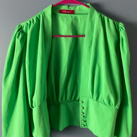 Mundefeis Green Cropped buttoned puff sleeve blouse. Size Large - Picture 7 of 8